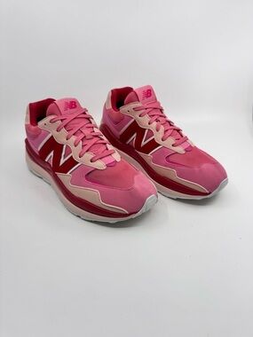 New Balance 57/40 Big Kid 'Vibrant Pink Team Red' SZ Women’s 8.  Men’s 6.5.